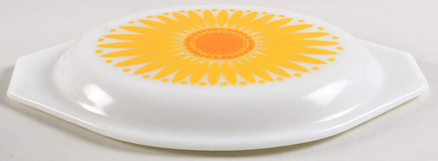 Daisy Lid for 1.5 Quart Oval Covered Casserole by Pyrex-1