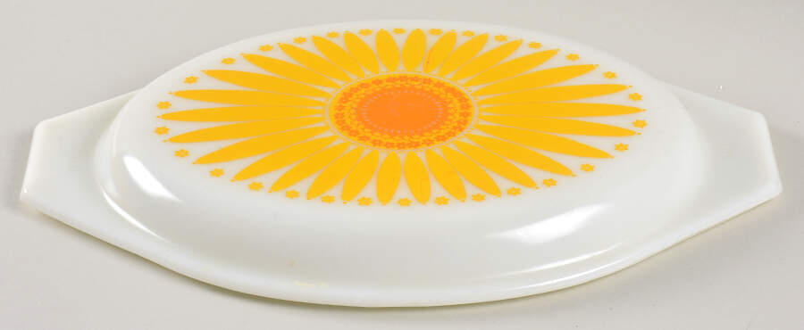 Daisy Lid for 12" Oval Divided Vegetable by Pyrex-1