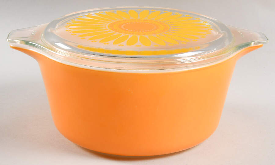 Daisy 1.5 Qt Round Covered Casserole by Pyrex-1
