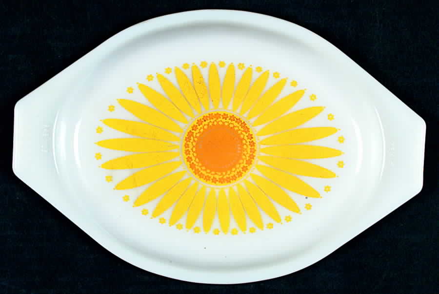 Daisy Lid for 2.5 Quart Oval Covered Casserole by Pyrex-1