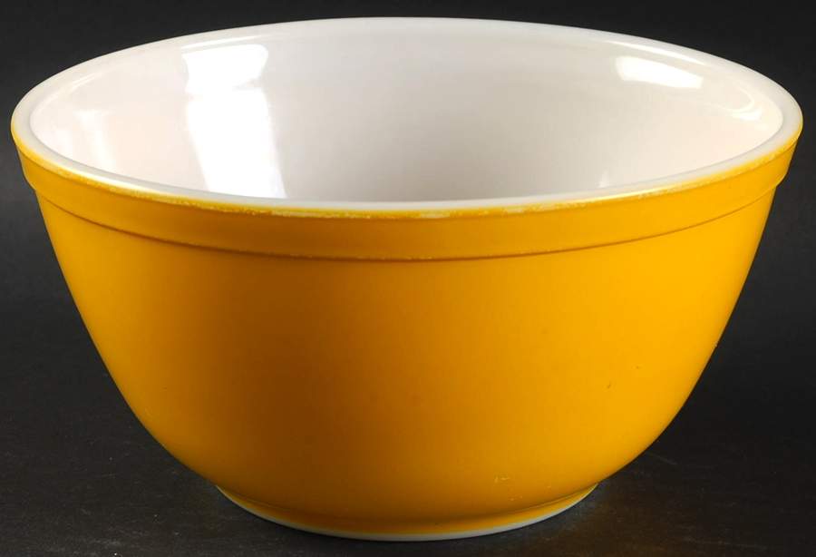 Daisy 7" Mixing Bowl by Pyrex-1