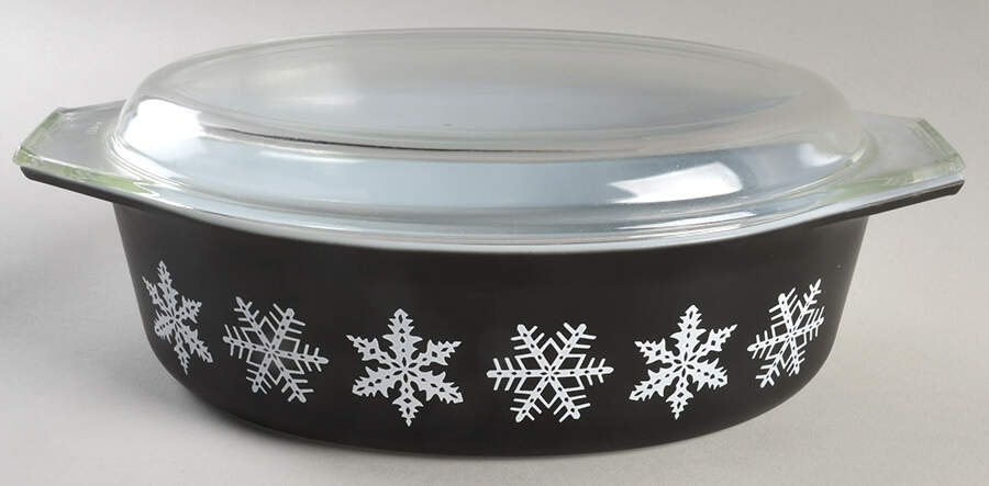 Snowflake (Charcoal) 2.5 Quart Oval Covered Casserole by Pyrex-1