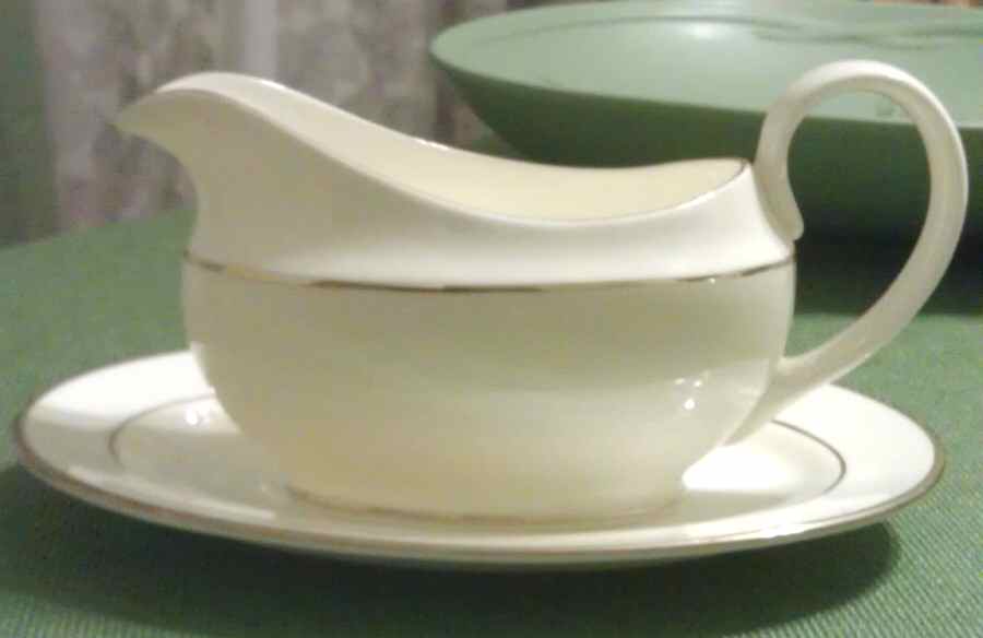 Lima Gravy Boat & Underplate by Pfaltzgraff-1