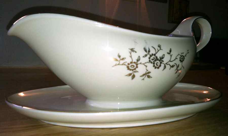 PLN8 Gravy Boat with Attached Underplate by Plankenhammer-1