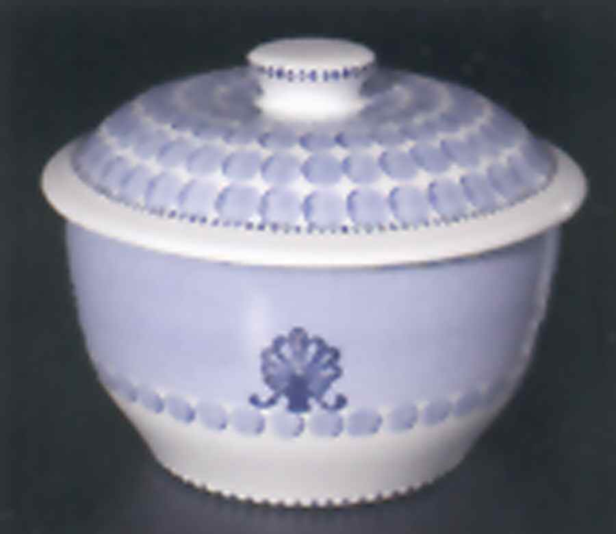 Shell and Pearl 2 Qt Round Covered Casserole by Presenttense-1