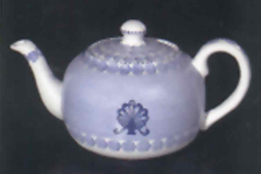 Shell and Pearl Teapot & Lid by Presenttense-1