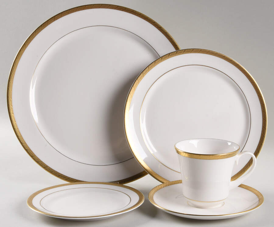 High Point Gold 5 Piece Place Setting by Pickard-1