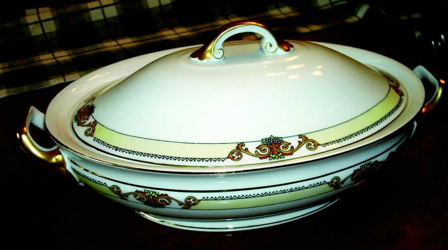 6906 Oval Covered Vegetable by Pirkenhammer-1