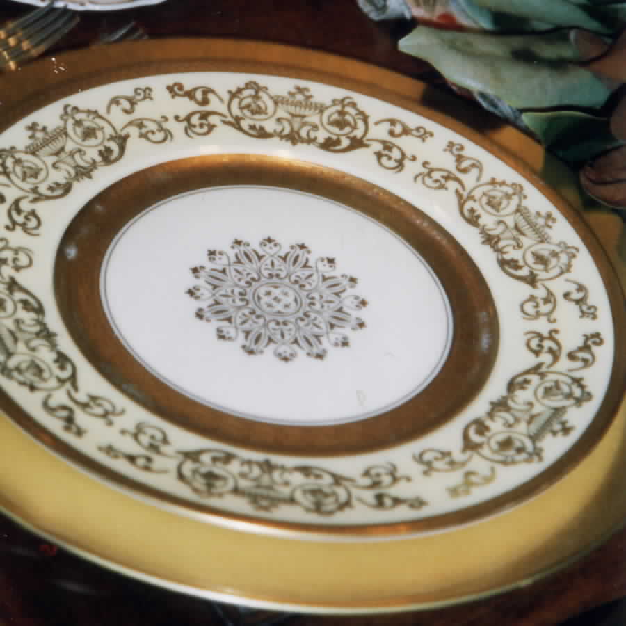 PIC70 Dinner Plate by Pickard-1