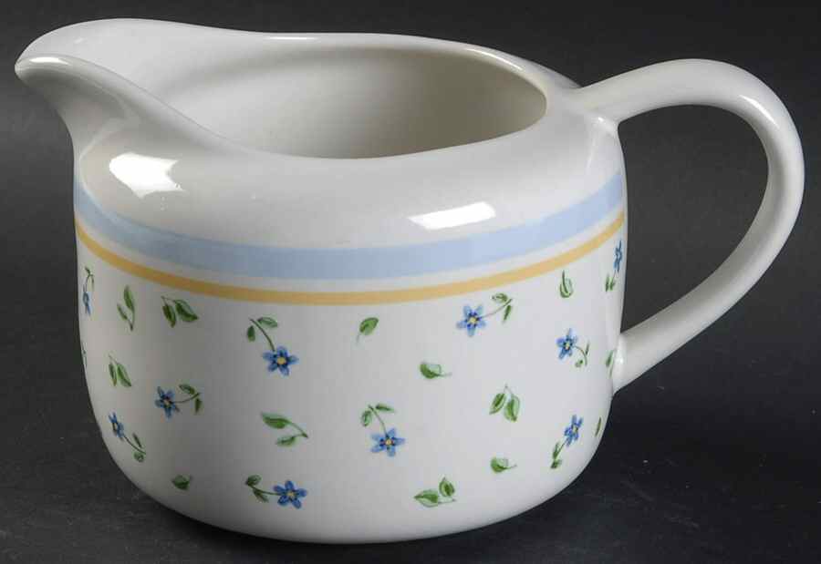 Melissa Gravy Boat by Pfaltzgraff-1