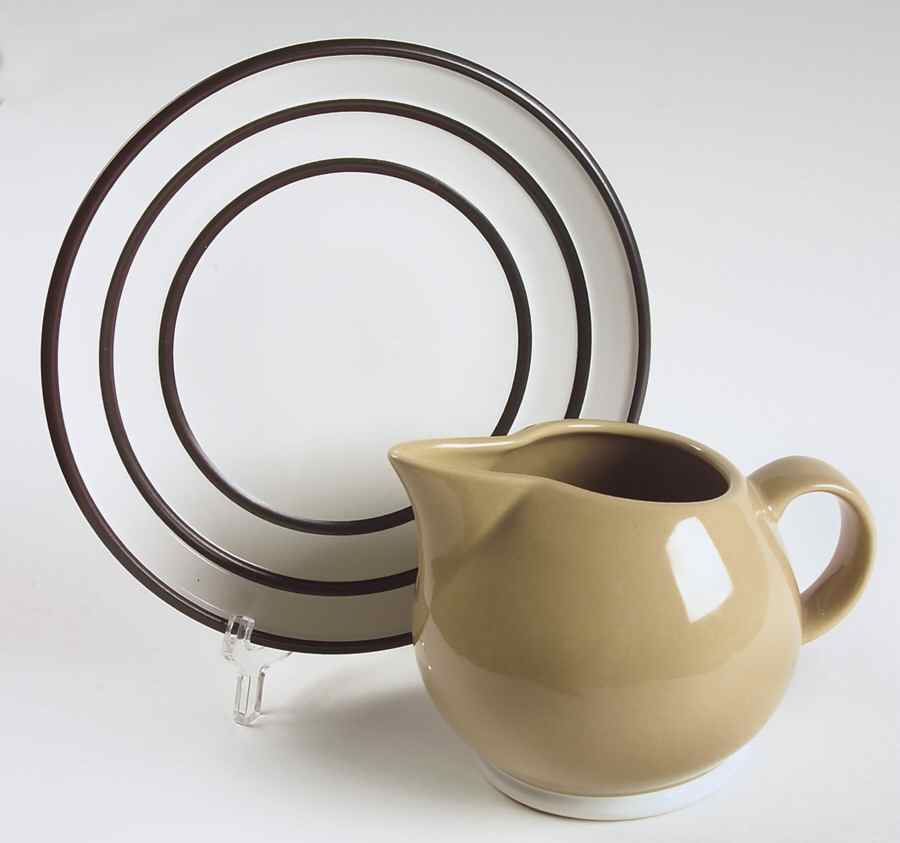 Radius Gravy Boat & Underplate by Pfaltzgraff-1