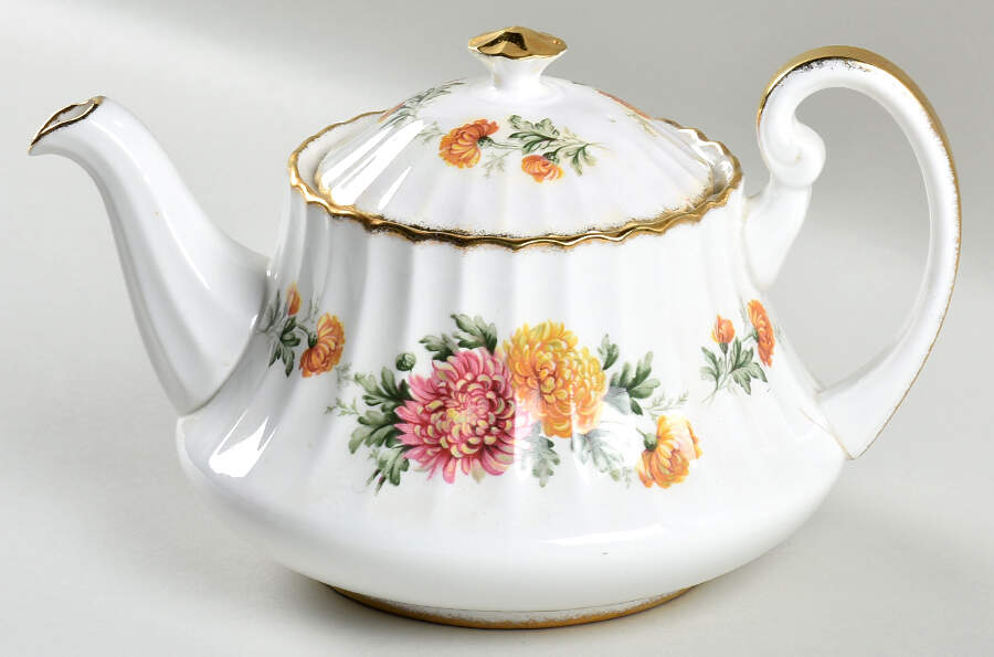 F54D Teapot & Lid by Paragon-1