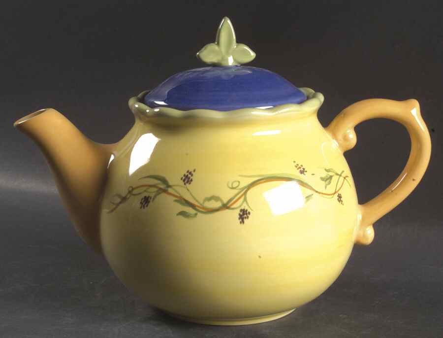 Pistoulet Teapot & Lid by Pfaltzgraff-1