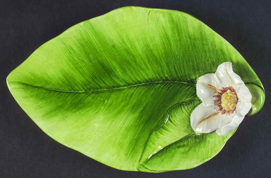 Magnolia Luncheon Plate by Presenttense-1