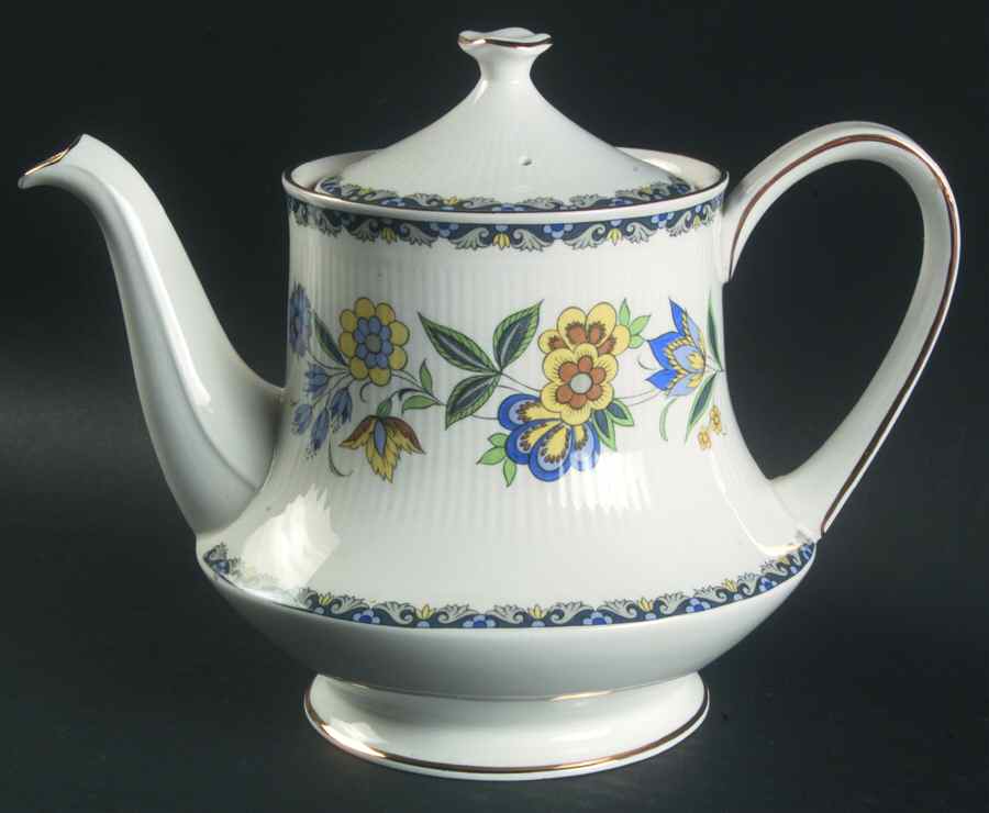 Comtessa Teapot & Lid by Paragon-1
