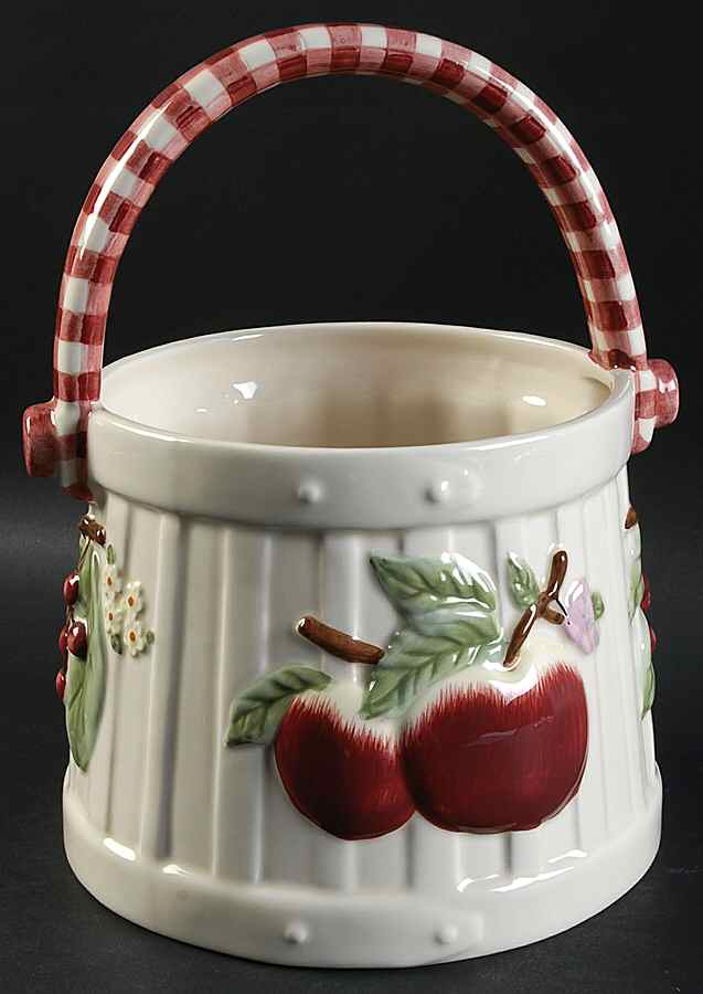 Delicious Sculpted Basket by Pfaltzgraff-1