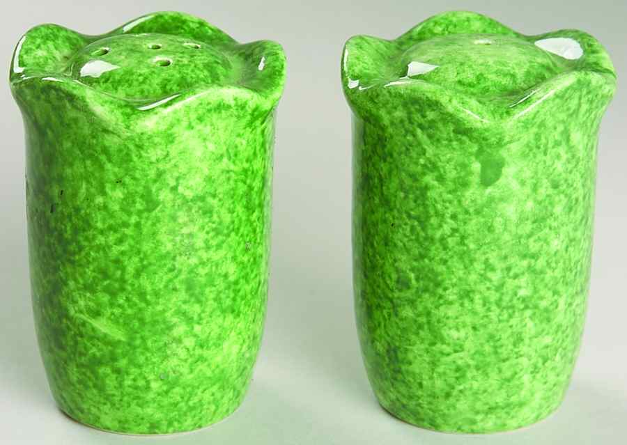 Onde Verde (Medium Green) Salt & Pepper Set by Presenttense-1