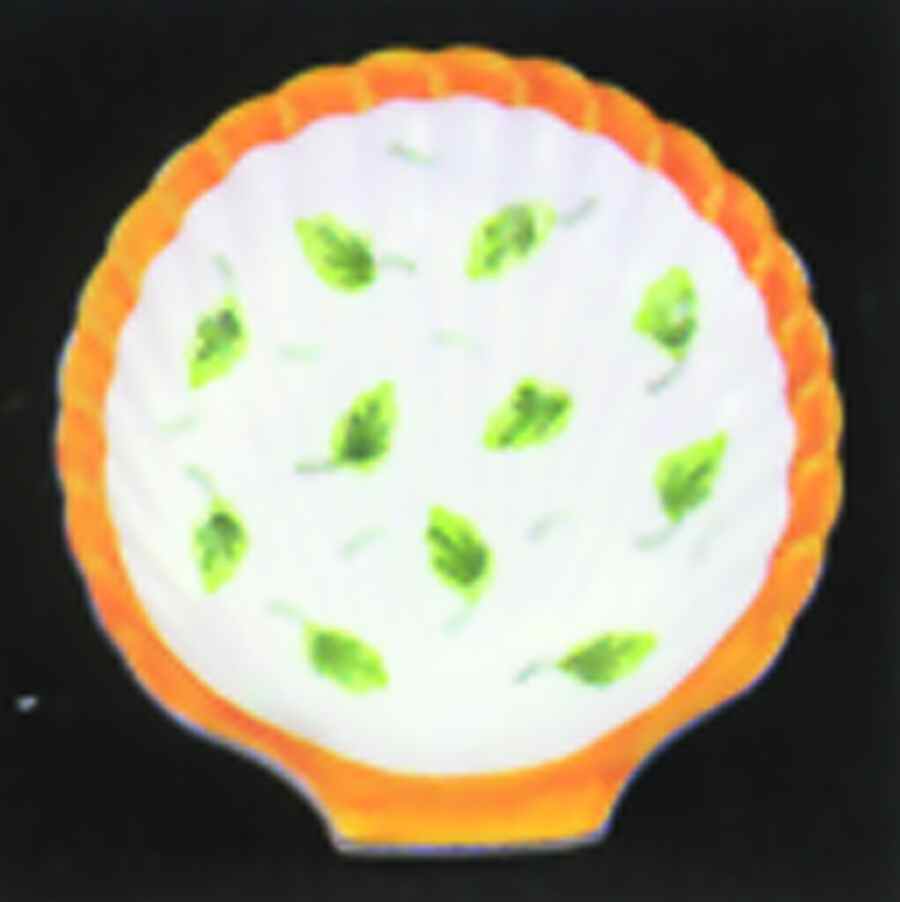 Crispin Large Shell Shaped Dish by Presenttense-1