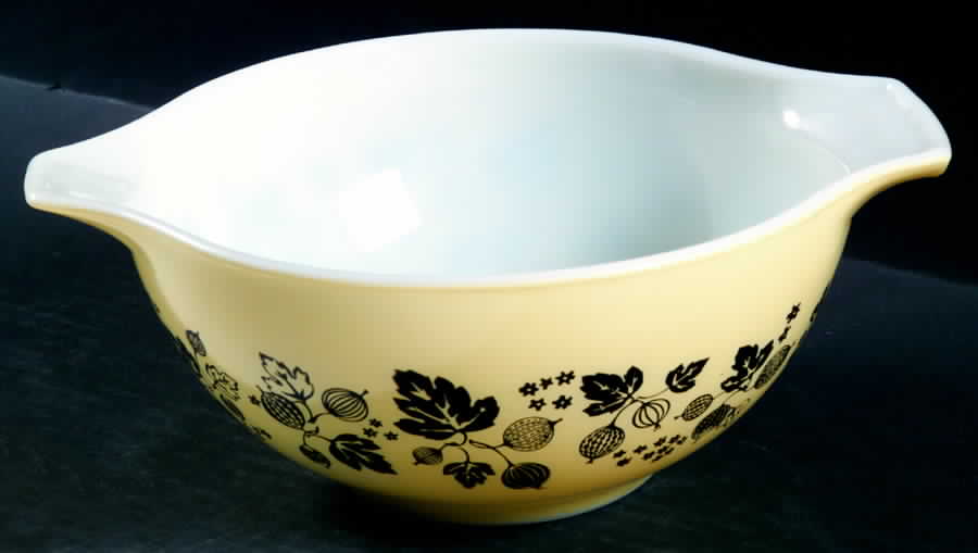 Gooseberry 9" Cinderella Mixing Bowl by Pyrex-1