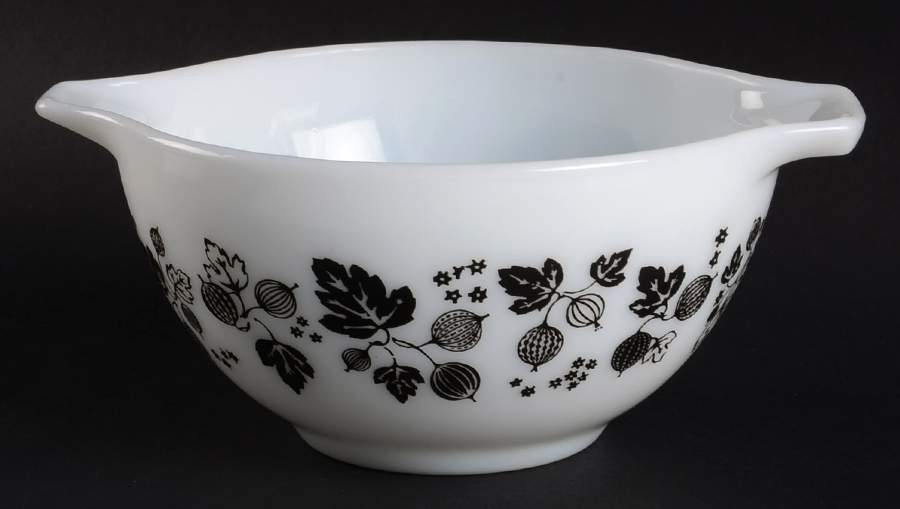 Gooseberry 7" Cinderella Mixing Bowl by Pyrex-1