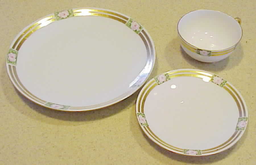 Pad21 Dinner Plate by Paroutaud-1