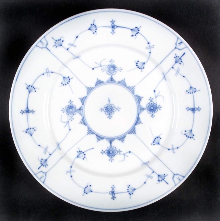 PRG5 Rimmed Dinner Plate by Porsgrund-1