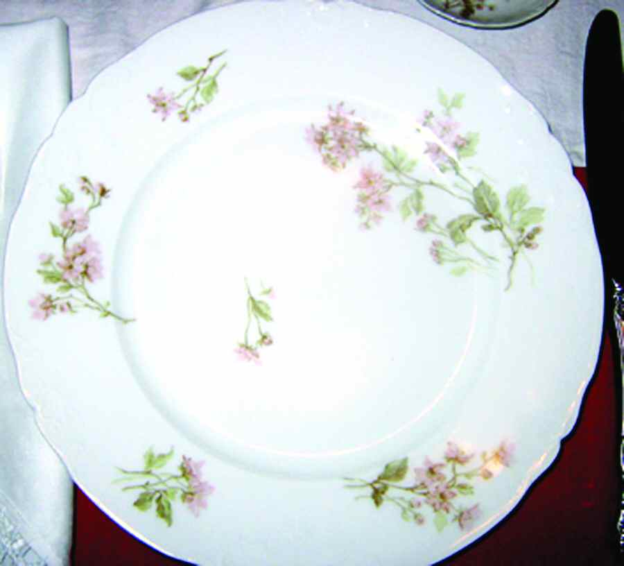 POY459 Luncheon Plate by Jean Pouyat-1