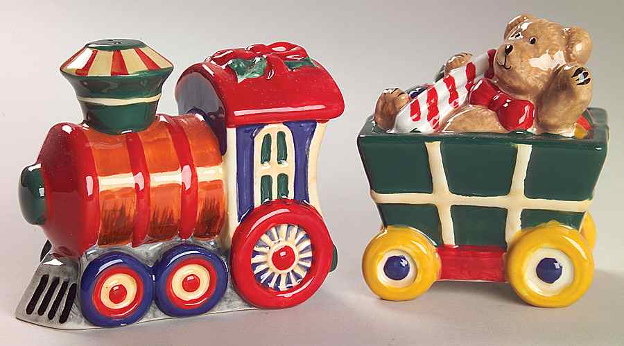 Holiday Garland Figural Salt & Pepper Set by Pfaltzgraff-1