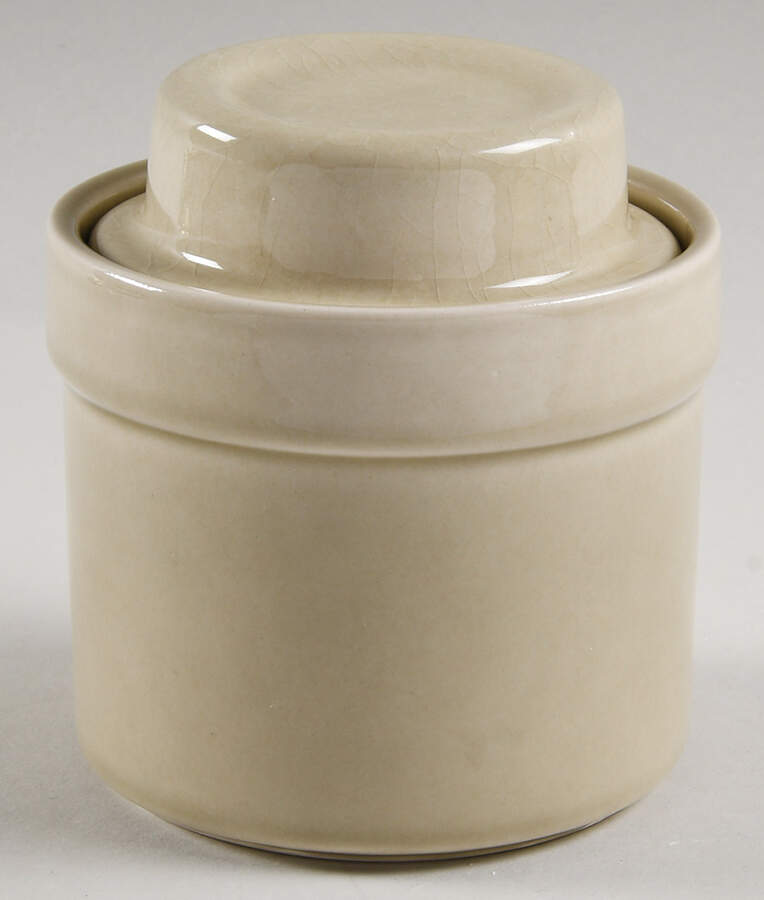 Compatibles Butter Cream Sugar Bowl & Lid by Pfaltzgraff-1