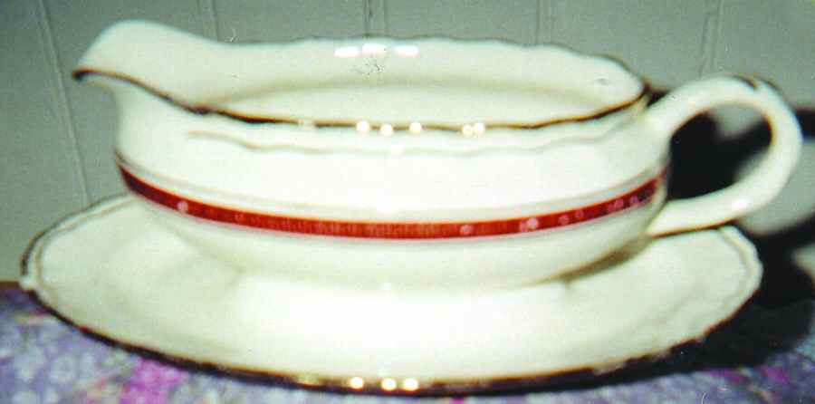 3082 Gravy Boat with Attached Underplate by Pope Gosser-1