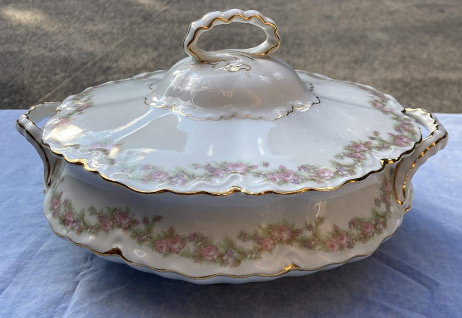 POP227 Round Covered Vegetable by Pope Gosser-1