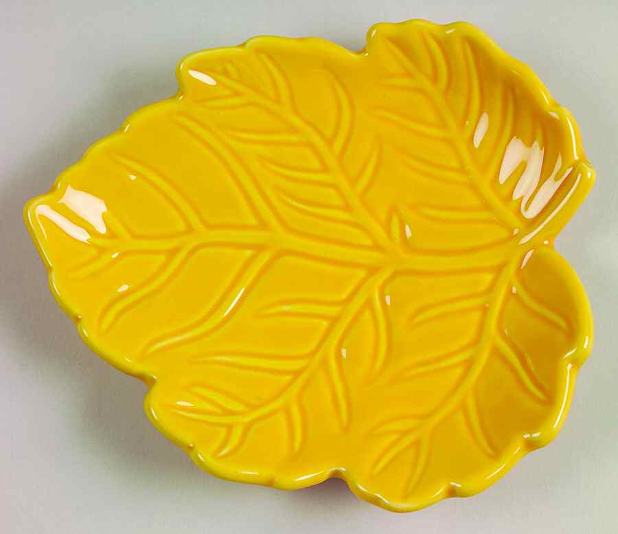 Leaf Plates 6" Leaf Plate by Pfaltzgraff-1