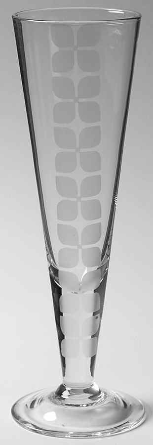 Eastside Glassware Champagne Flute by Pfaltzgraff-1