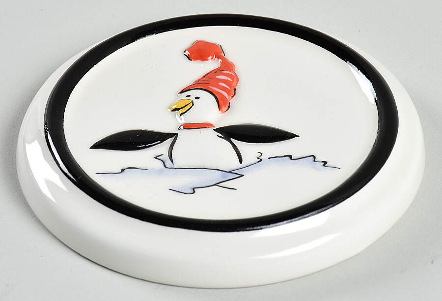 Penguin Skate Lid for Embossed Mug by Pfaltzgraff-1