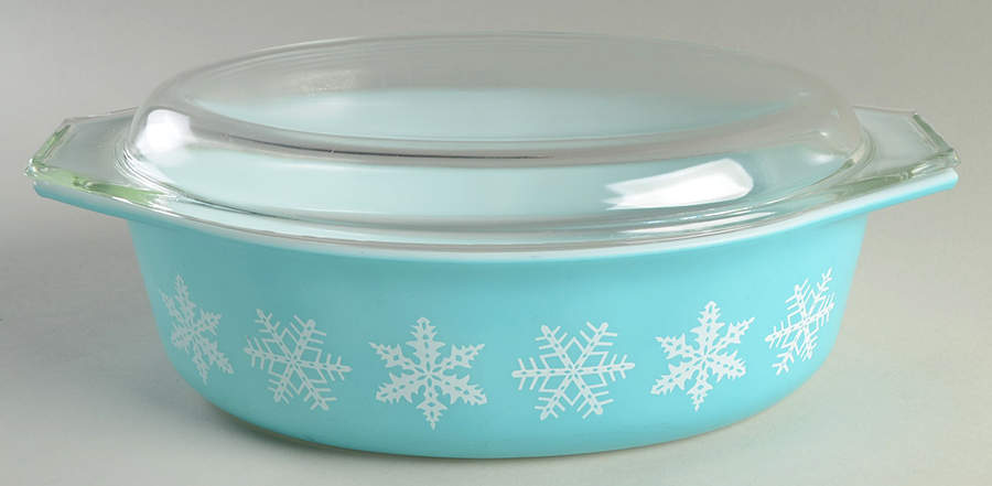 Snowflake Turquoise 2.5 Quart Oval Covered Casserole by Pyrex-1
