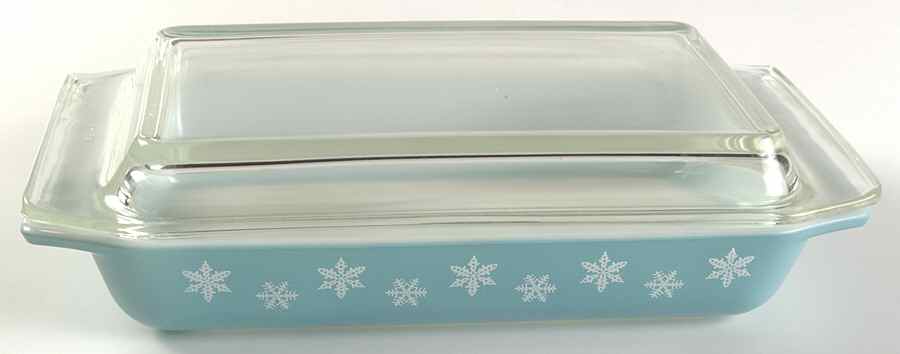 Snowflake Turquoise 1.25 Qt Rectangular Covered Casserole by Pyrex-1