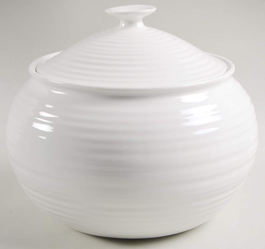 Sophie Conran White 4 Quart Round Covered Casserole by Portmeirion-1