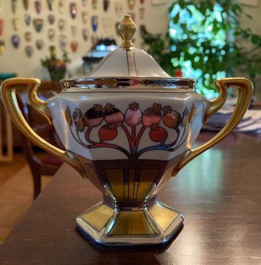 Aura Argenta Linear Sugar Bowl & Lid by Pickard-1