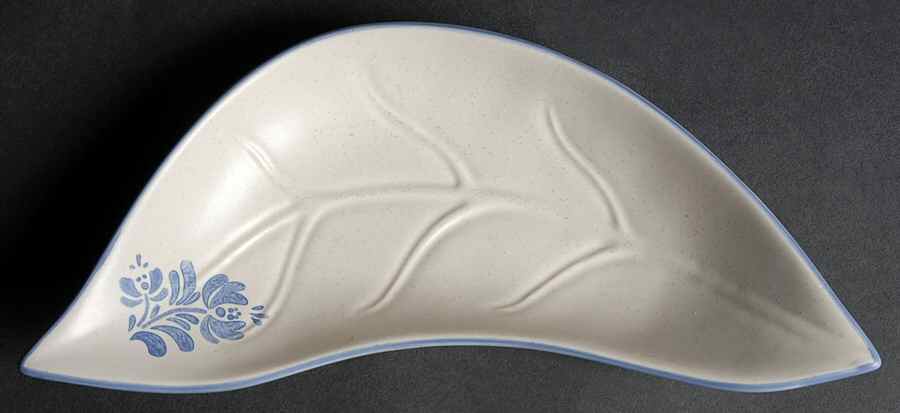 Yorktowne 9" Leaf Dish by Pfaltzgraff-1