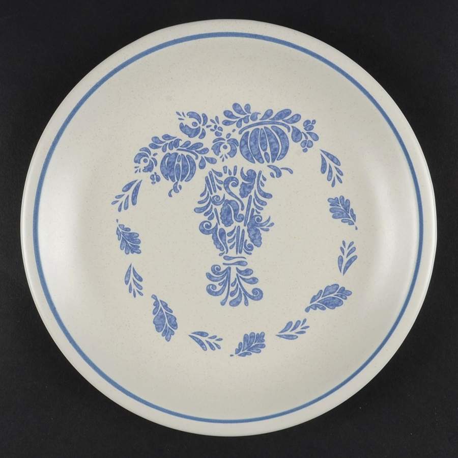 Yorktowne Accent Luncheon Plate by Pfaltzgraff-1