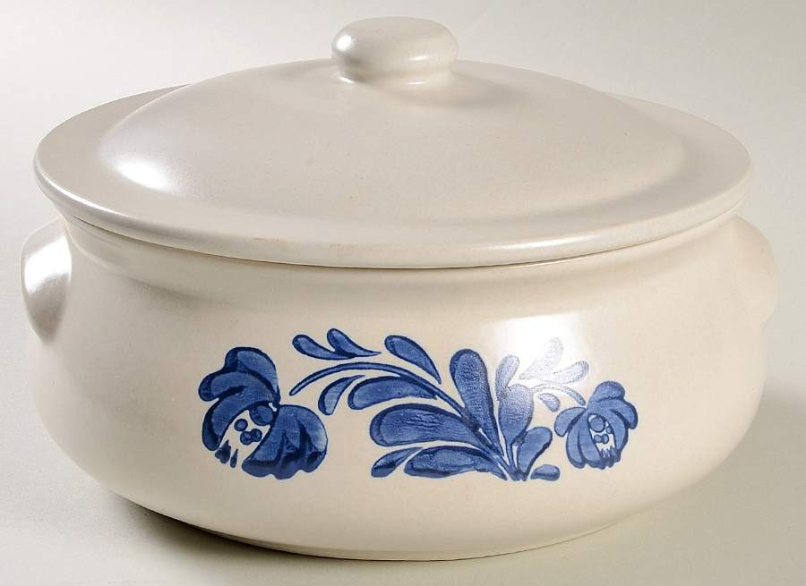 Yorktowne 2 Qt Round Covered Casserole by Pfaltzgraff-1