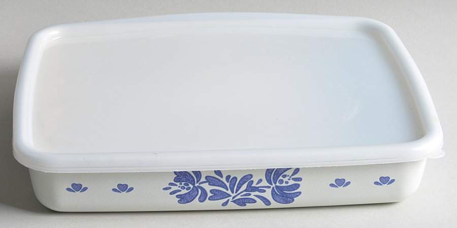 Yorktowne 1" Rectangular Metal Baker with Plastic Lid by Pfaltzgraff-1