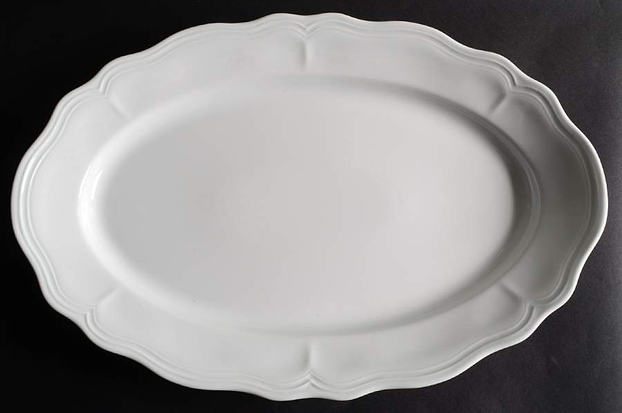 Queen Anne 19" Oval Serving Platter by Pillivuyt-1