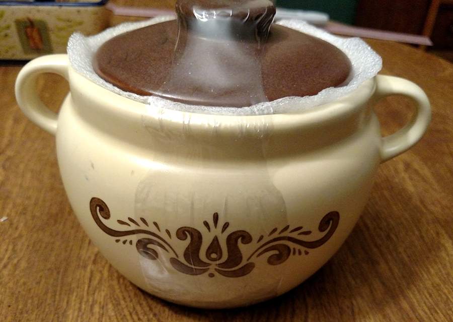 Village (Made in China) Individual Bean Pot & Lid by Pfaltzgraff-1