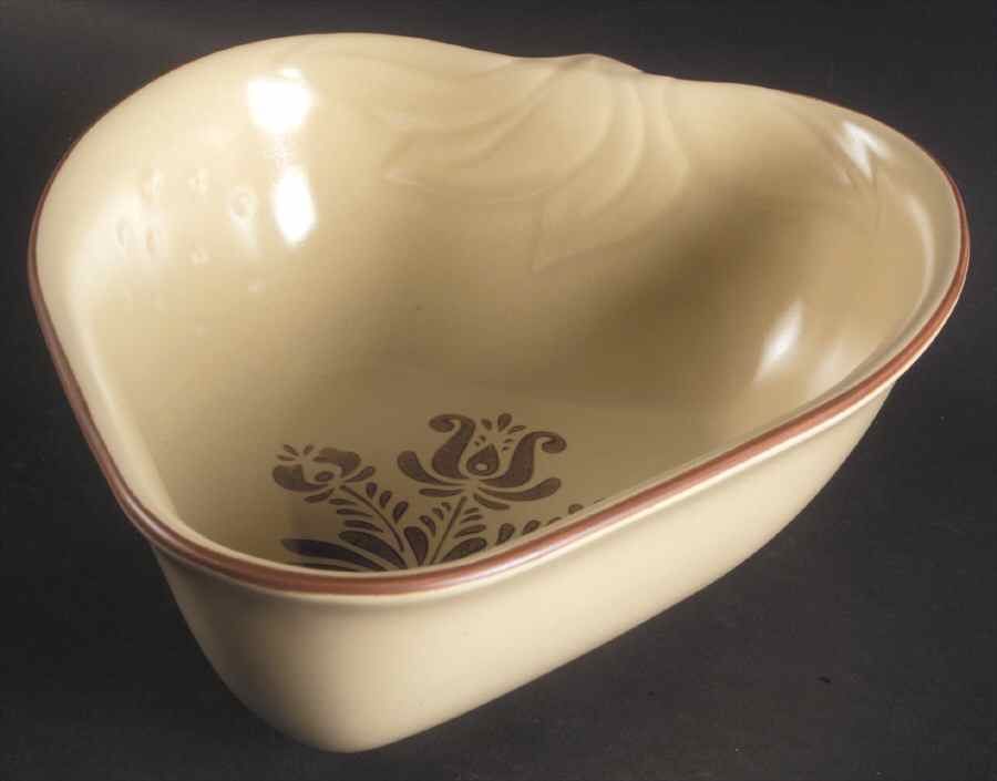Village (Made in China) Strawberry Serving Bowl by Pfaltzgraff-1