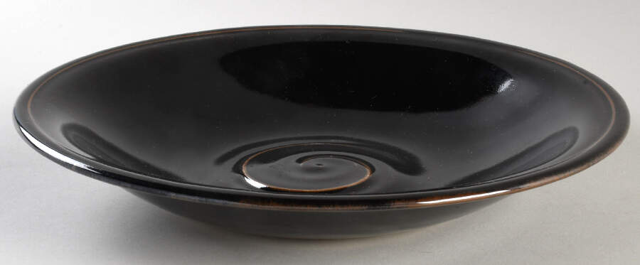 Belmont 10" Shallow Round Bowl by Simon Pearce-1