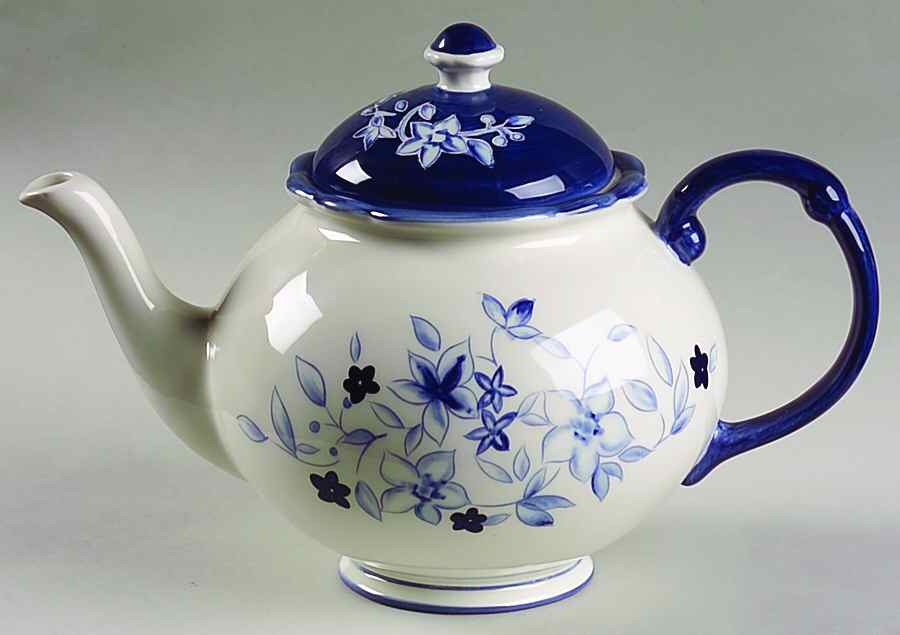 Blue Meadow (Scalloped) Teapot & Lid by Pfaltzgraff-1