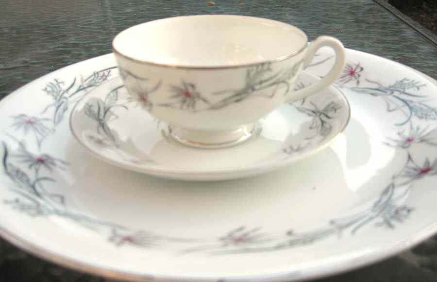 Ballet Footed Cup & Saucer Set by Princess (Japan)-1