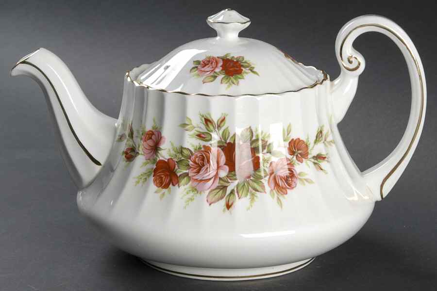 English Rose Teapot & Lid by Paragon-1