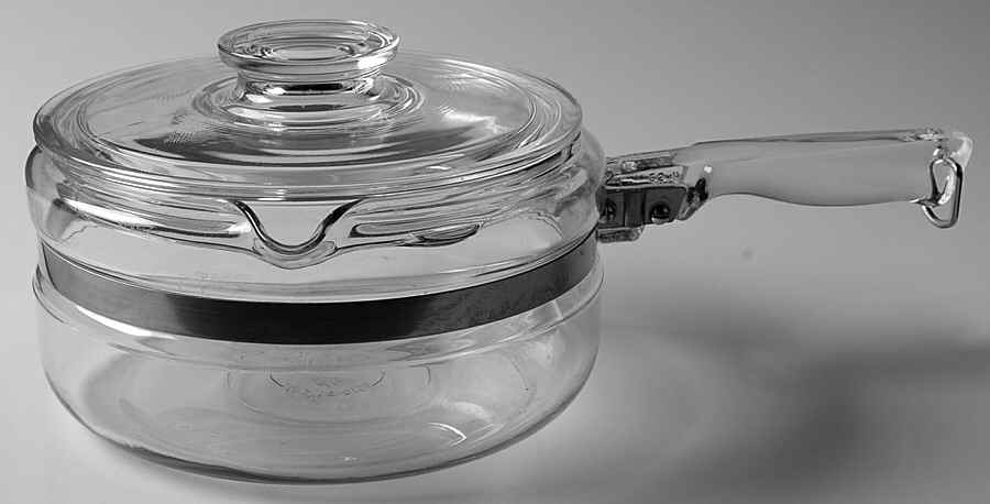 Flameware 1.5 Quart Saucepan with Lid by Pyrex-1